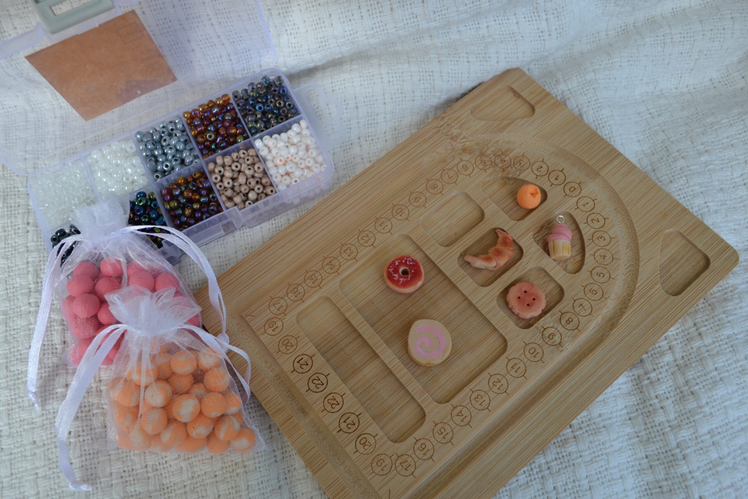 Colier roz cu prăjituri - Imagine 6