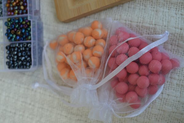 Colier roz cu prăjituri