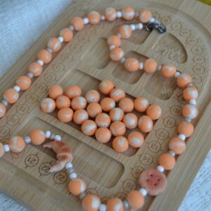 Colier portocaliu cu prăjituri - Imagine 2