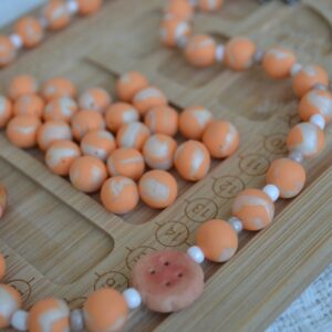 Colier portocaliu cu prăjituri - Imagine 4