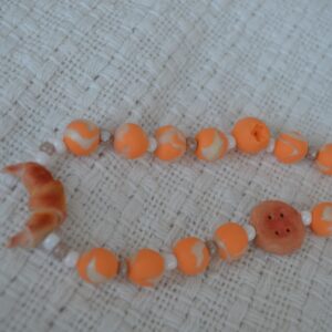 Colier portocaliu cu prăjituri - Imagine 8