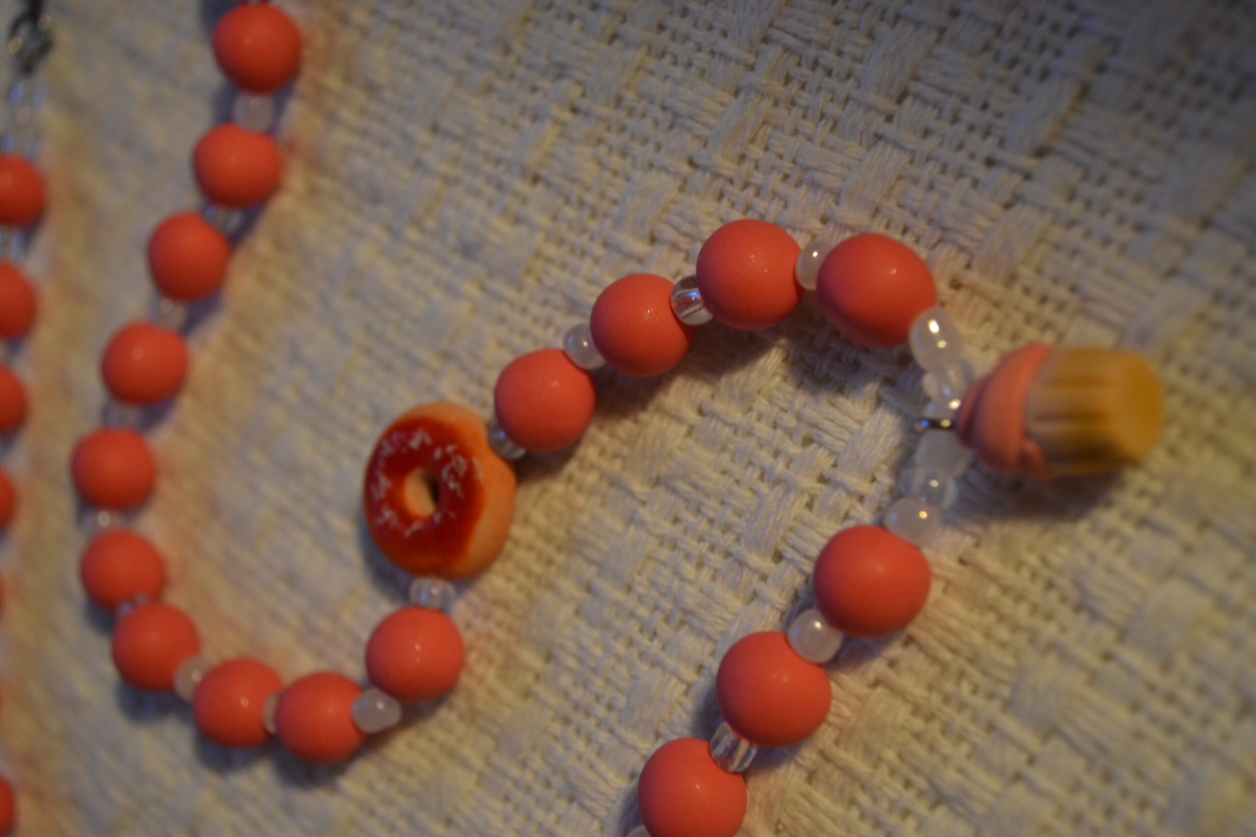 Colier roz cu prăjituri - Imagine 7