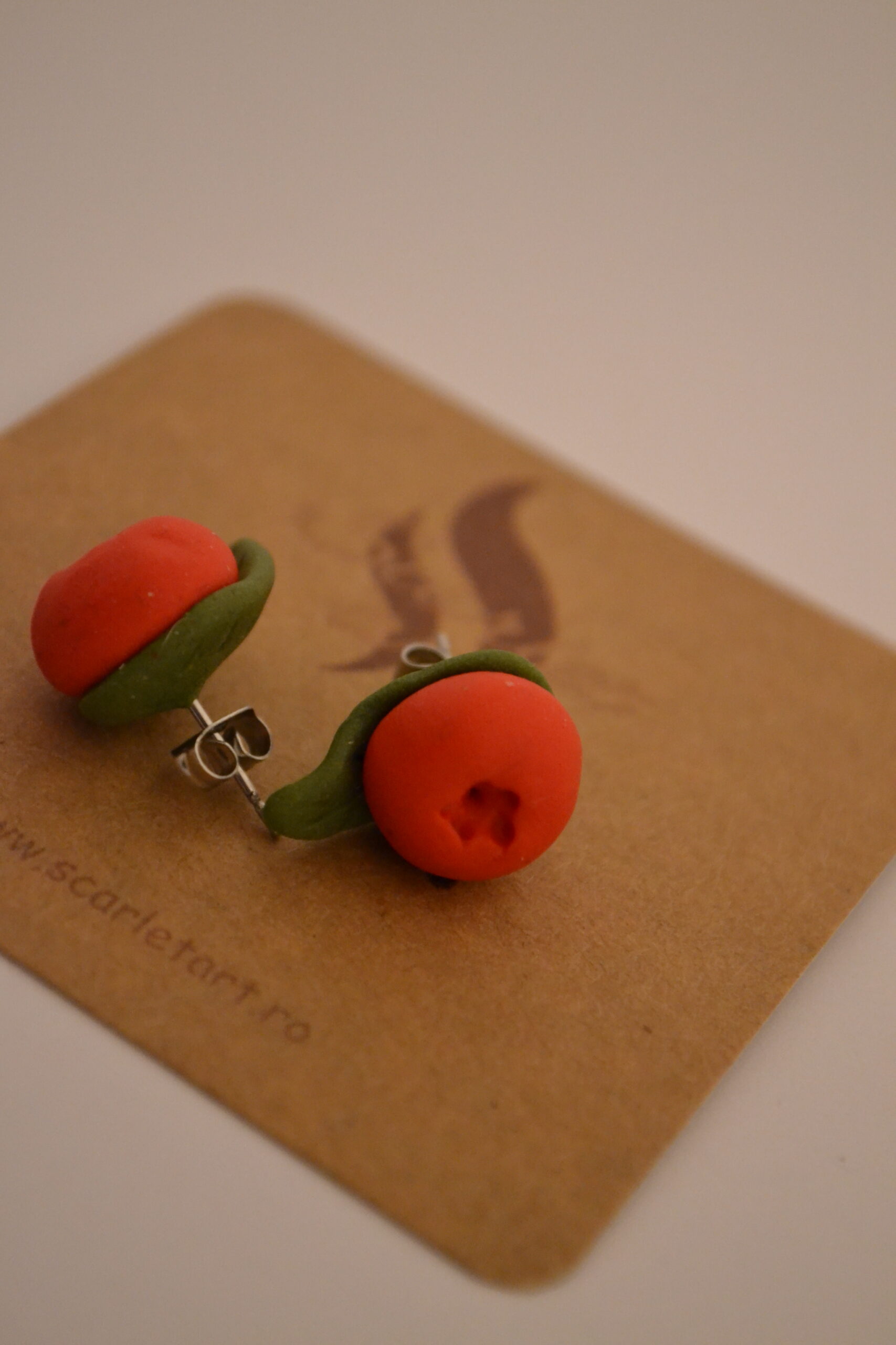 Cercei afine roșii cu frunze - Imagine 2