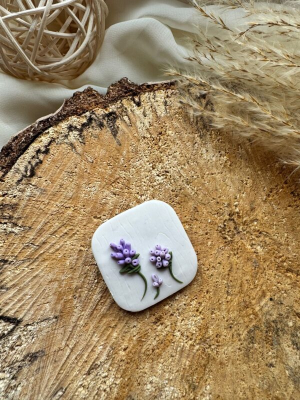 Broșă flori de primăvară mov