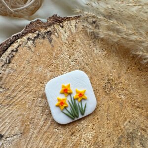 Broșă flori de primăvară galbene