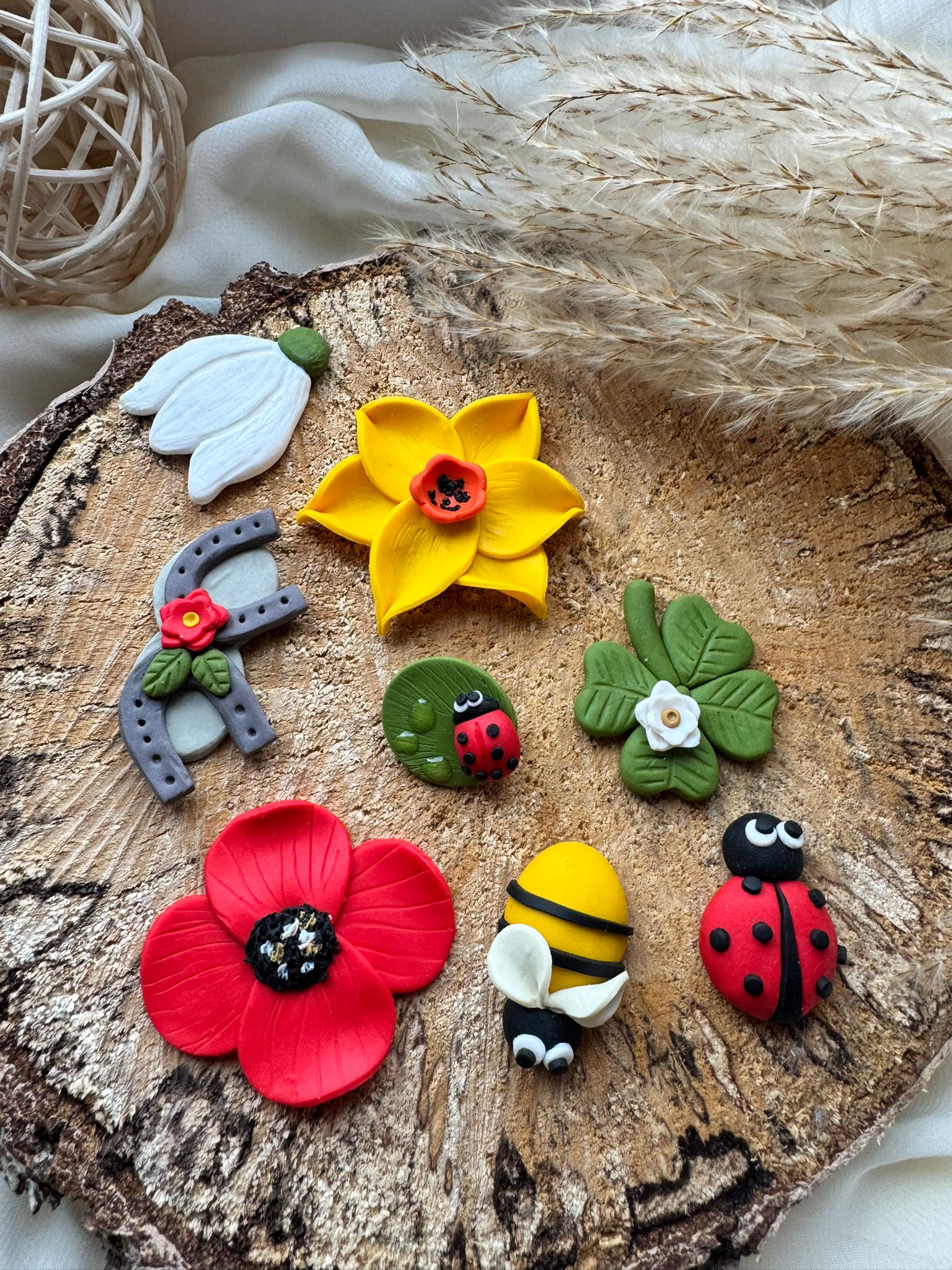 Broșă mistery mărțișor - Imagine 2