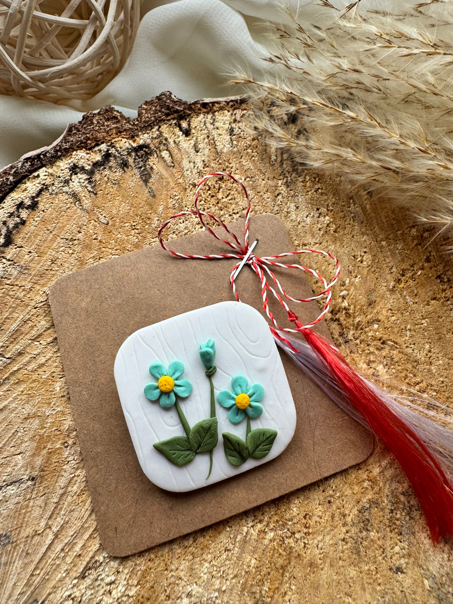 Broșă flori de primăvară albastre - Imagine 1