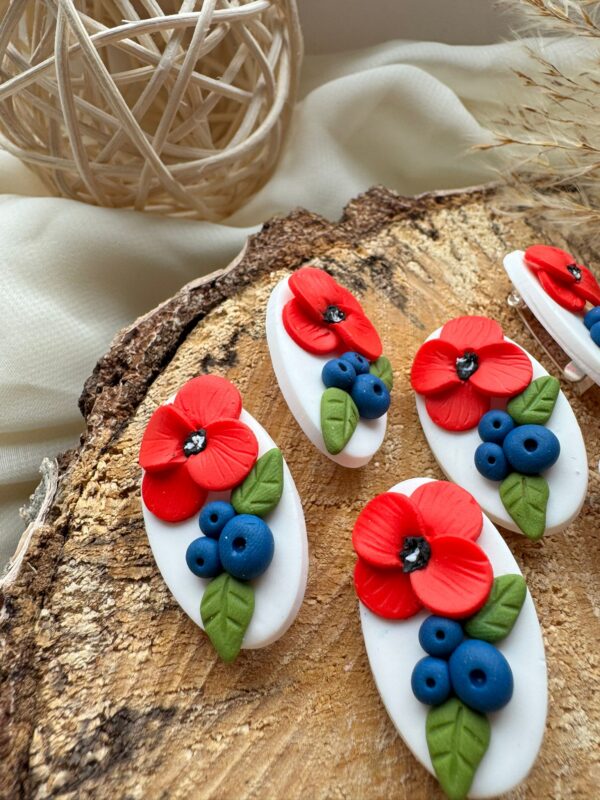 Broșă maci si afine