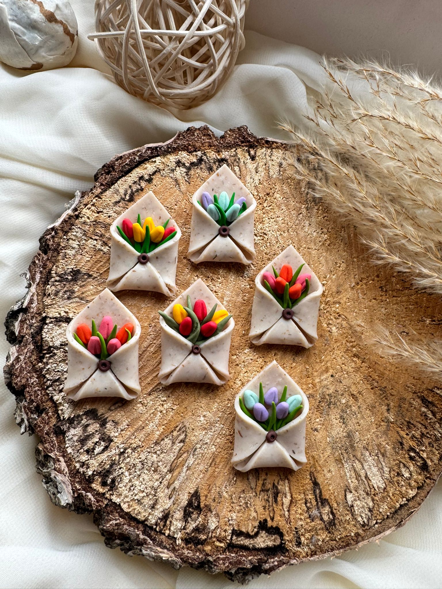 Broșă plic cu lalele - Imagine 3