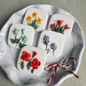 Broșă flori de primăvară galbene - Imagine 3