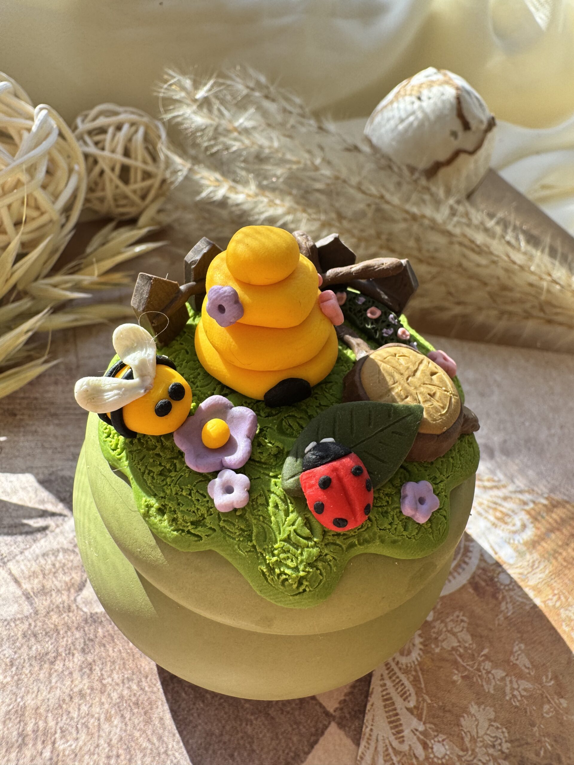 Lumânare decorată cu elemente de primăvară - Imagine 1